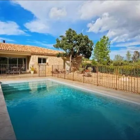 Evasion Maquis Avec Piscine Сasa de vacaciones